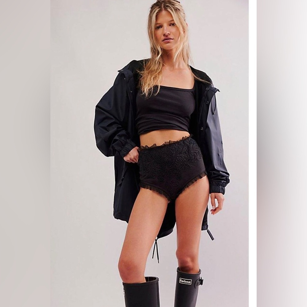 Free People black In Bloom Bloomers Shorts size small brand new